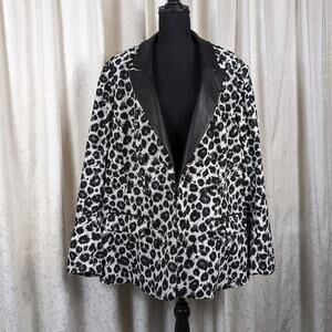 NWT Lane Bryant The Bryant Blazer Snow Leopard Faux Leather Tuxedo Collar sz 26